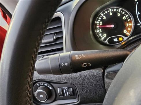 Used 2018 Jeep Renegade Latitude w/ Popular Equipment Group image 10