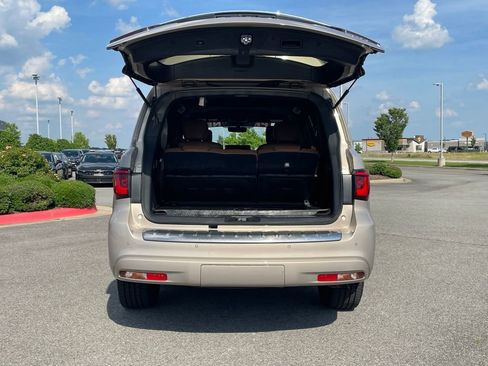 Used 2023 INFINITI QX80 Sensory w/ All-Season Package RWD image 7