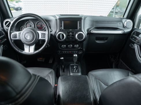 Used 2016 Jeep Wrangler Unlimited Rubicon image 8