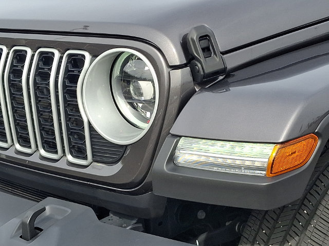 Used 2026 Jeep Wrangler Unlimited Sahara AWD/4WD image 9