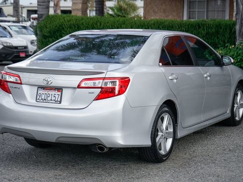 Used 2012 Toyota Camry SE FWD image 9