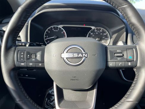 Used 2025 Nissan Rogue SV image 30