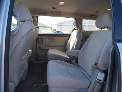 Used 2018 Kia Sedona L FWD image 18