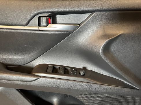 Used 2021 Toyota Camry SE FWD image 19