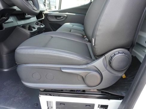 Used 2024 Mercedes-Benz Sprinter 4500 image 16