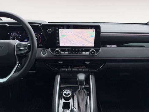 Used 2024 Chevrolet Colorado Z71 w/ Z71 Convenience Package 2 image 11