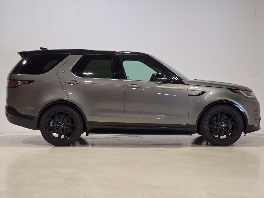 Used 2025 Land Rover Discovery Dynamic SE AWD/4WD image 4