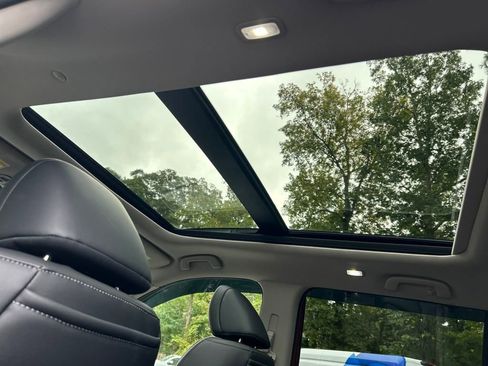 Used 2025 Honda Pilot Elite image 23