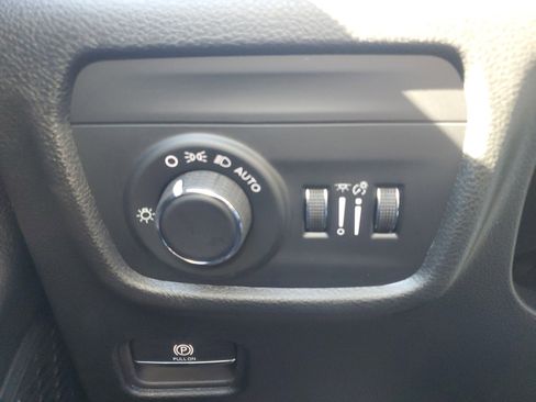 New 2025 Jeep Grand Cherokee Altitude image 21