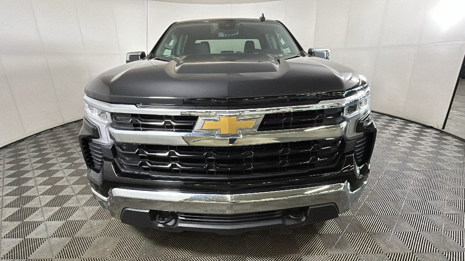 Used 2024 Chevrolet Silverado 1500 LT AWD/4WD image 8