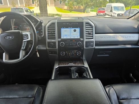 Used 2017 Ford F250 Lariat w/ Lariat Value Package AWD/4WD image 17