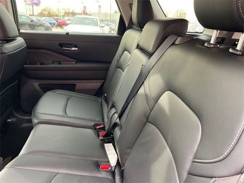 New 2025 Nissan Pathfinder SL image 23
