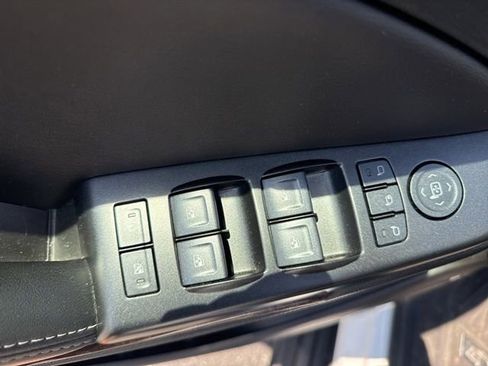 Used 2018 Chevrolet Suburban LT AWD/4WD image 12