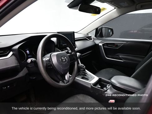 Used 2021 Toyota RAV4 LE w/ Carpet Mat Package (TMS) FWD image 5