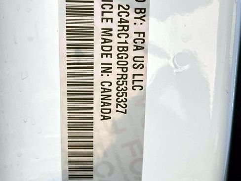 Used 2023 Chrysler Pacifica Touring-L image 19