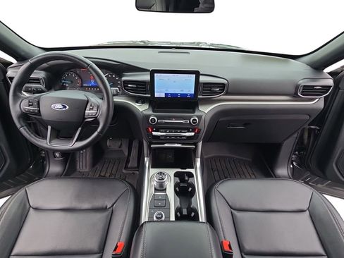 Used 2020 Ford Explorer XLT w/ Equipment Group 202A image 12