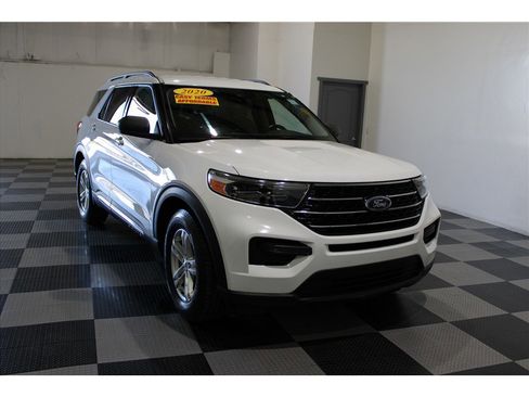 Used 2020 Ford Explorer XLT image 5