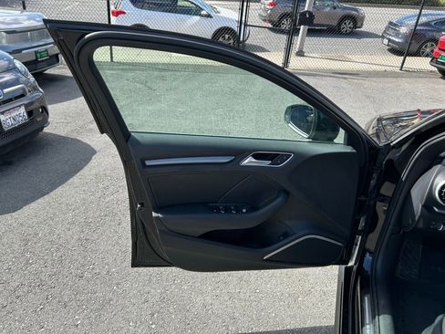 Used 2017 Audi A3 e-tron Premium Plus w/ Technology Package image 10