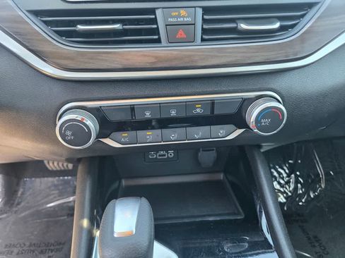 Used 2024 Nissan Altima 2.5 SV FWD image 15