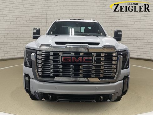 New 2026 GMC Sierra 3500 Denali w/ Denali Reserve Package image 2