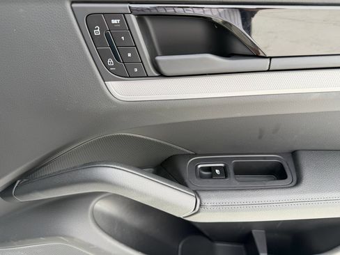 Certified 2026 Porsche Cayenne AWD/4WD image 13
