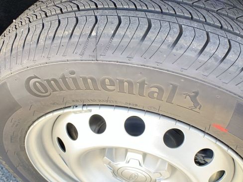 New 2025 Ford Maverick XL image 13