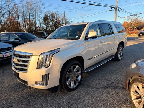 Used 2015 Cadillac Escalade ESV Luxury image 3