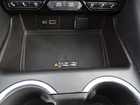 Used 2023 GMC Yukon XL SLT image 27