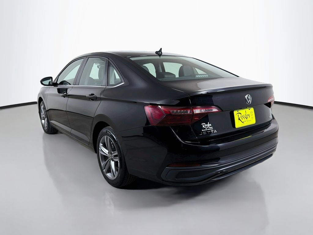 Used 2024 Volkswagen Jetta SE FWD image 8