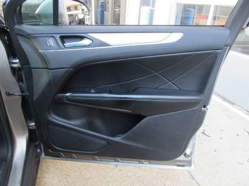 Used 2016 Lincoln MKC Premiere image 17