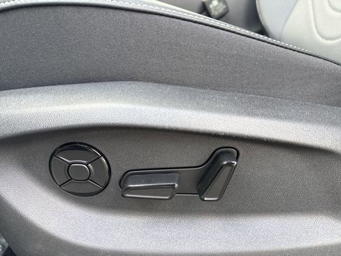 New 2026 Volkswagen Tiguan SE image 12