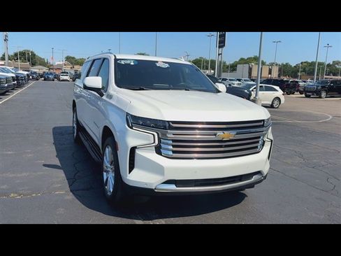 Used 2023 Chevrolet Suburban High Country AWD/4WD image 3