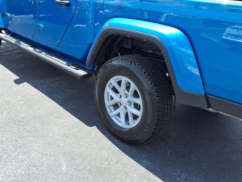 Used 2023 Jeep Gladiator Sport AWD/4WD image 23