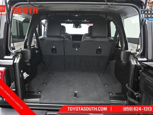 Used 2026 Jeep Wrangler Unlimited Rubicon AWD/4WD image 25