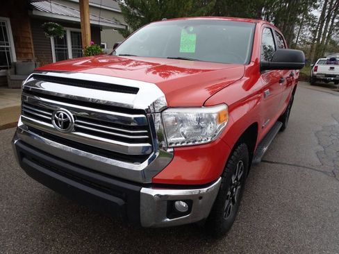 Used 2017 Toyota Tundra 4x4 CrewMax w/ SR5 & TRD Pkgs image 7