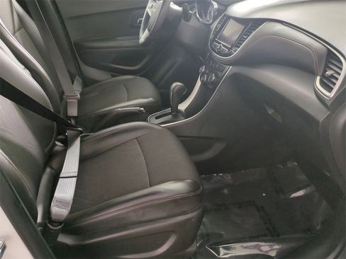 Certified 2022 Chevrolet Trax LT w/ LT Convenience Package image 26