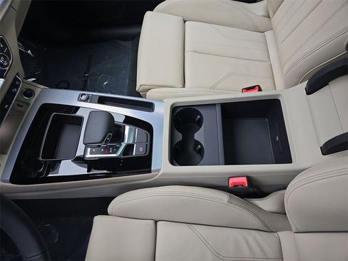 Certified 2025 Audi Q5 2.0T Premium image 13