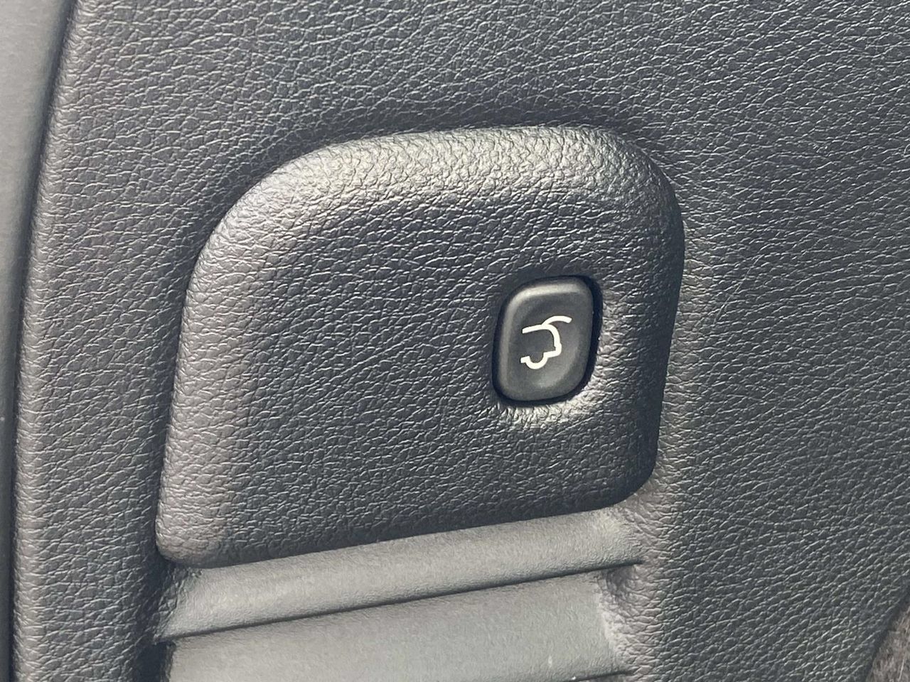 Used 2017 Jeep Grand Cherokee Altitude AWD/4WD image 17