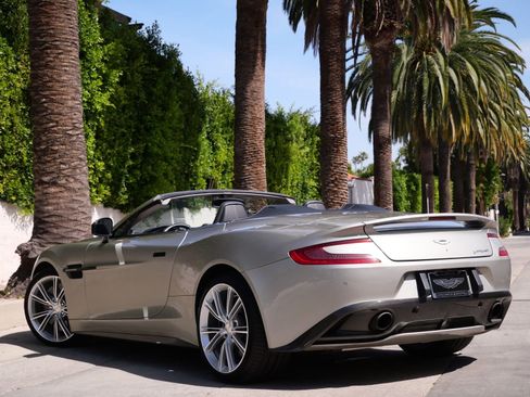 Used 2014 Aston Martin Vanquish Volante RWD image 2