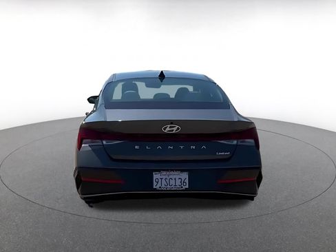 Used 2025 Hyundai Elantra Limited FWD image 12