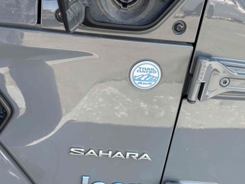 Used 2022 Jeep Wrangler Unlimited Sahara w/ Cold Weather Group AWD/4WD image 26