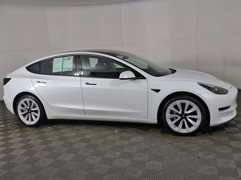 Used 2023 Tesla Model 3 Standard Range image 19