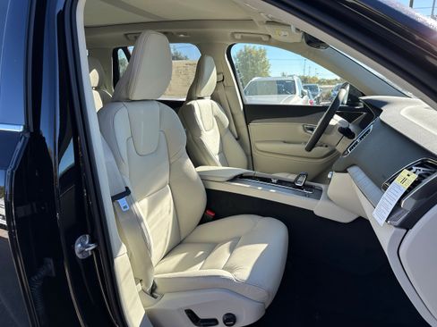 Used 2025 Volvo XC90 B6 Plus w/ Protection Package Premier image 5