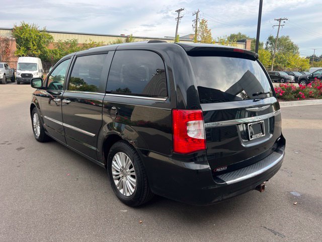 Used 2013 Chrysler Town & Country Limited w/ Luxury Group FWD image 7