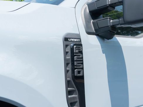 Used 2024 Ford F250 Lariat w/ Lariat Ultimate Package AWD/4WD image 3