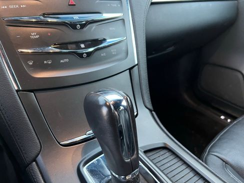 Used 2013 Lincoln MKS AWD image 20