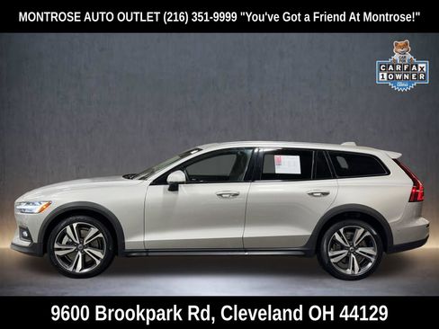 Certified 2025 Volvo V60 B5 Cross Country Plus image 7
