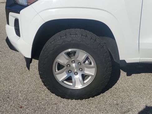 Used 2023 Chevrolet Colorado LT w/ LT Convenience Package II image 9