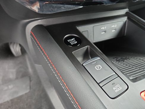 New 2025 Nissan Kicks SR FWD image 18