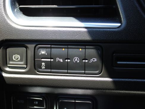Used 2021 GMC Yukon SLT AWD/4WD image 33
